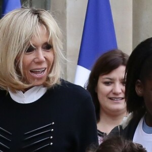 La première dame Brigitte Macron accueille les enfants de l'UNICEF pour la Journée internationale des droits de l'Enfant au palais de l'Elysée à Paris le 20 novembre 2017. © Stéphane Lemouton / Bestimage