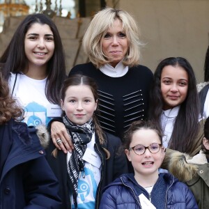 La première dame Brigitte Macron accueille les enfants de l'UNICEF pour la Journée internationale des droits de l'Enfant au palais de l'Elysée à Paris le 20 novembre 2017. © Stéphane Lemouton / Bestimage