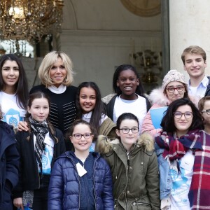 La première dame Brigitte Macron accueille les enfants de l'UNICEF pour la Journée internationale des droits de l'Enfant au palais de l'Elysée à Paris le 20 novembre 2017. © Stéphane Lemouton / Bestimage