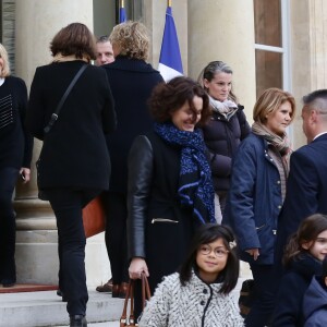 La première dame Brigitte Macron accueille les enfants de l'UNICEF pour la Journée internationale des droits de l'Enfant au palais de l'Elysée à Paris le 20 novembre 2017. © Stéphane Lemouton / Bestimage