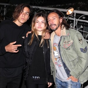 Bob Sinclar, sa femme Ingrid Sinclar et leur fils Raphaël Le Friant sont allés dîner avec Thylane Blondeau au restaurant Madeo à Hollywood, le 20 novembre 2017.