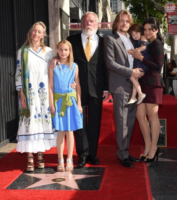 Nick Nolte avec sa compagne Clytie Lane, leur fille Sophie, leur fils Brawley Nolte accompagné de sa femme Navi Rawat et leur fille - L'acteur americain Nick Nolte reçoit son étoile sur le "Walk of Fame" à Hollywood le 20 novembre 2017.