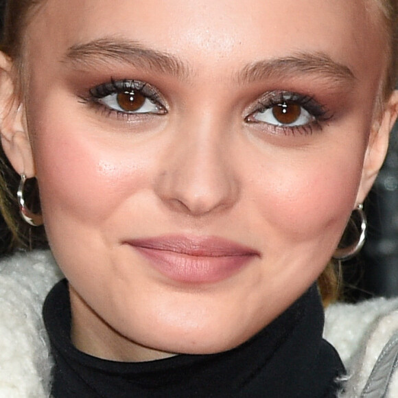 La marraine Lily-Rose Depp lance les illuminations de l'avenue des Champs-Elysées à Paris, France, le 22 novembre 2017. © Coadic Guirec/Bestimage