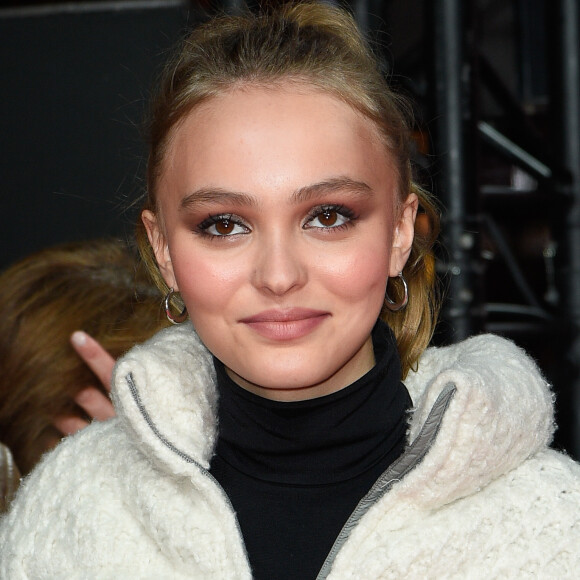 La marraine Lily-Rose Depp lance les illuminations de l'avenue des Champs-Elysées à Paris, France, le 22 novembre 2017. © Coadic Guirec/Bestimage