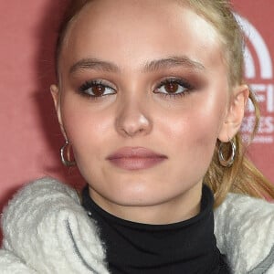 La marraine Lily-Rose Depp lance les illuminations de l'avenue des Champs-Elysées à Paris, France, le 22 novembre 2017. © Coadic Guirec/Bestimage