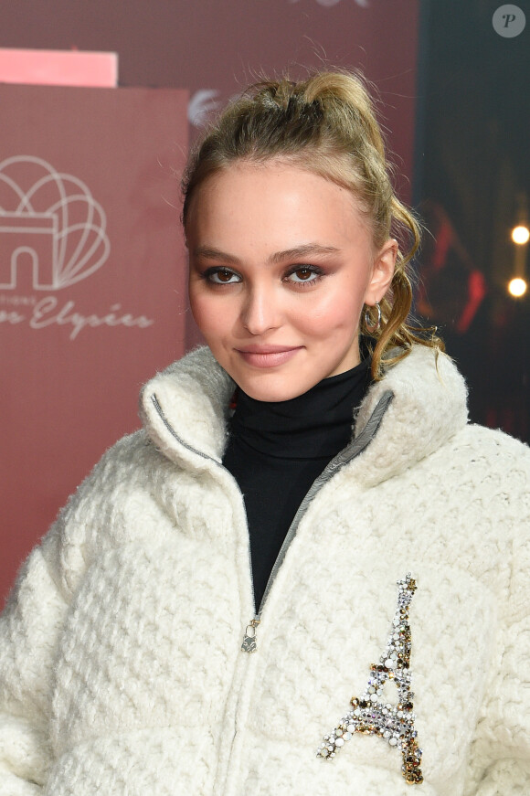 La marraine Lily-Rose Depp lance les illuminations de l'avenue des Champs-Elysées à Paris, France, le 22 novembre 2017. © Coadic Guirec/Bestimage