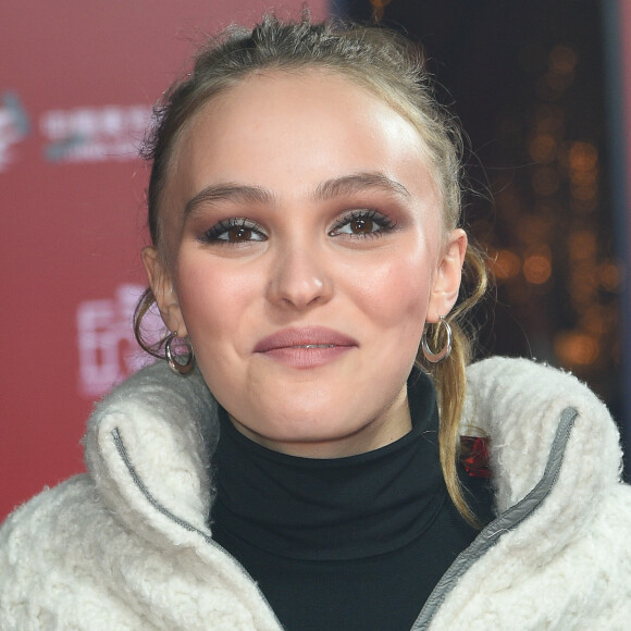 La marraine Lily-Rose Depp lance les illuminations de l'avenue des Champs-Elysées à Paris, France, le 22 novembre 2017. © Coadic Guirec/Bestimage