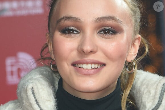 La marraine Lily-Rose Depp lance les illuminations de l'avenue des Champs-Elysées à Paris, France, le 22 novembre 2017. © Coadic Guirec/Bestimage