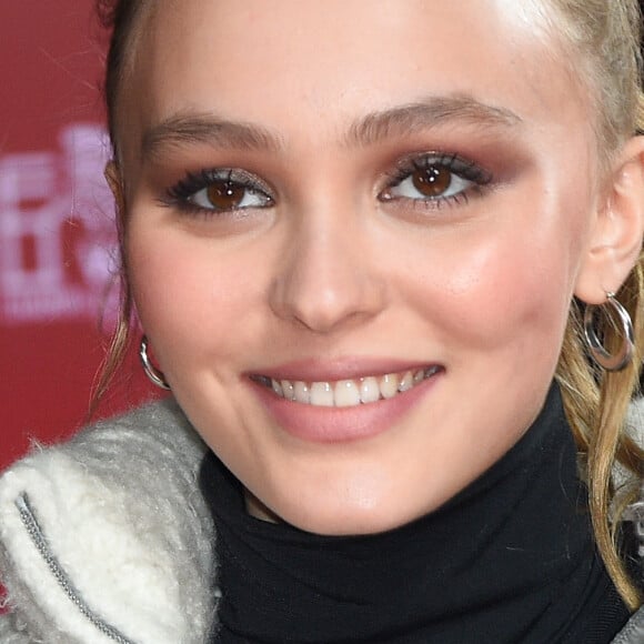 La marraine Lily-Rose Depp lance les illuminations de l'avenue des Champs-Elysées à Paris, France, le 22 novembre 2017. © Coadic Guirec/Bestimage