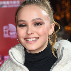 La marraine Lily-Rose Depp lance les illuminations de l'avenue des Champs-Elysées à Paris, France, le 22 novembre 2017. © Coadic Guirec/Bestimage