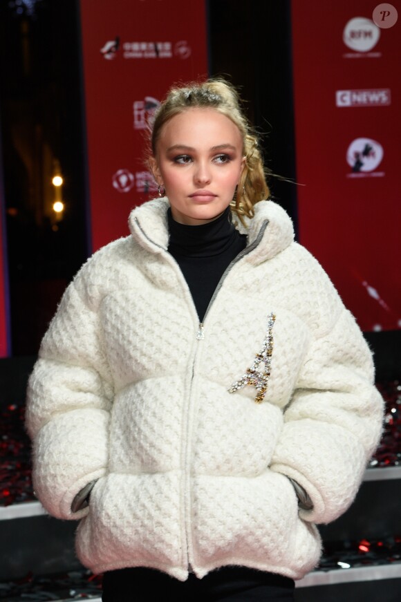 La marraine Lily-Rose Depp lance les illuminations de l'avenue des Champs-Elysées à Paris, France, le 22 novembre 2017. © Coadic Guirec/Bestimage