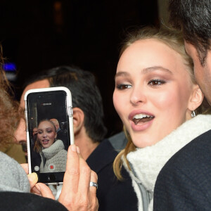 La marraine Lily-Rose Depp lance les illuminations de l'avenue des Champs-Elysées à Paris, France, le 22 novembre 2017. © Coadic Guirec/Bestimage