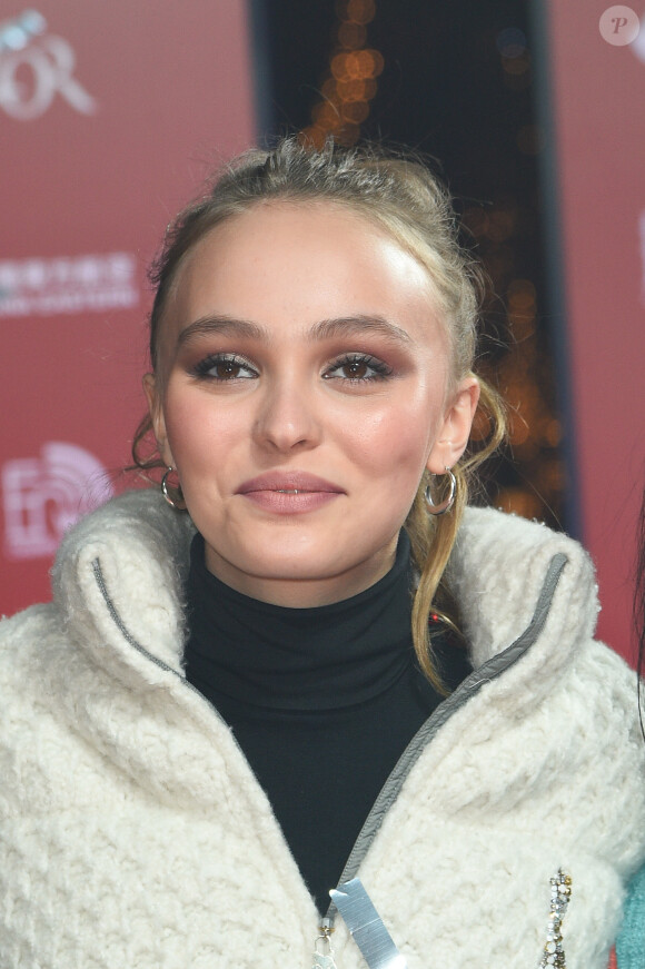 La marraine Lily-Rose Depp lance les illuminations de l'avenue des Champs-Elysées à Paris, France, le 22 novembre 2017. © Coadic Guirec/Bestimage