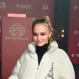 Lily-Rose Depp inaugure Les nouvelles illuminations de fin d'année de l'avenue des Champs-Elysées à Paris le 22 novembre 2017. © Coadic Guirec / Bestimage