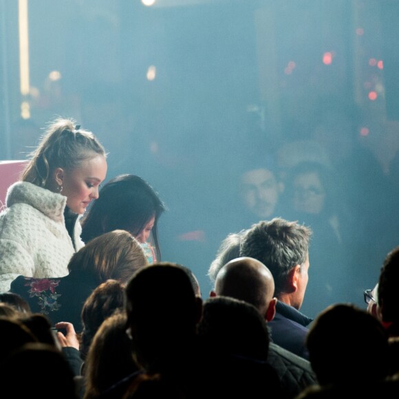 Lily-Rose Depp inaugure Les nouvelles illuminations de fin d'année de l'avenue des Champs-Elysées à Paris le 22 novembre 2017.