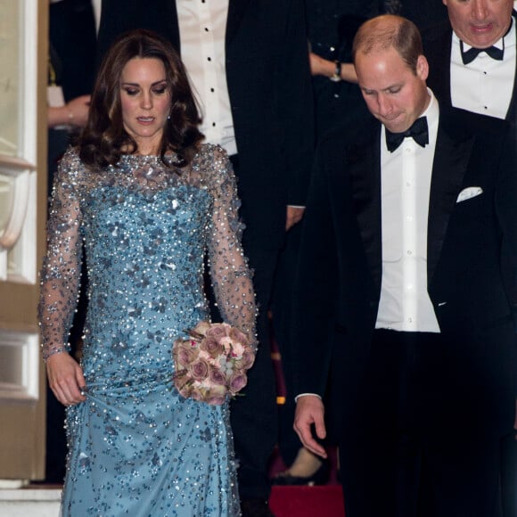 Le prince William, duc de Cambridge, et Kate Catherine Middleton (enceinte), duchesse de Cambridge assistent au spectacle "Royal Variety Performance" au théâtre Palladium de Londres le 24 novembre 2017.