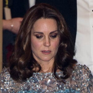 Le prince William, duc de Cambridge, et Kate Catherine Middleton (enceinte), duchesse de Cambridge assistent au spectacle "Royal Variety Performance" au théâtre Palladium de Londres le 24 novembre 2017.