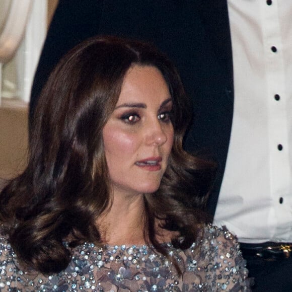 Le prince William, duc de Cambridge, et Kate Catherine Middleton (enceinte), duchesse de Cambridge assistent au spectacle "Royal Variety Performance" au théâtre Palladium de Londres le 24 novembre 2017.