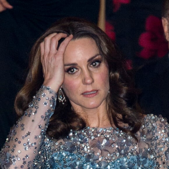 Le prince William, duc de Cambridge, et Kate Catherine Middleton (enceinte), duchesse de Cambridge assistent au spectacle "Royal Variety Performance" au théâtre Palladium de Londres le 24 novembre 2017.