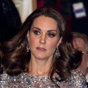 Le prince William, duc de Cambridge, et Kate Catherine Middleton (enceinte), duchesse de Cambridge assistent au spectacle "Royal Variety Performance" au théâtre Palladium de Londres le 24 novembre 2017.