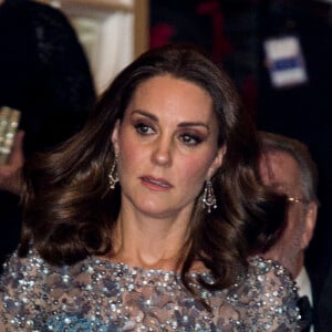 Le prince William, duc de Cambridge, et Kate Catherine Middleton (enceinte), duchesse de Cambridge assistent au spectacle "Royal Variety Performance" au théâtre Palladium de Londres le 24 novembre 2017.