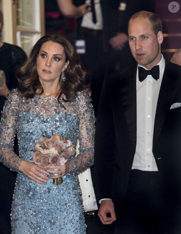 Le prince William, duc de Cambridge, et Kate Catherine Middleton (enceinte), duchesse de Cambridge assistent au spectacle "Royal Variety Performance" au théâtre Palladium de Londres le 24 novembre 2017.