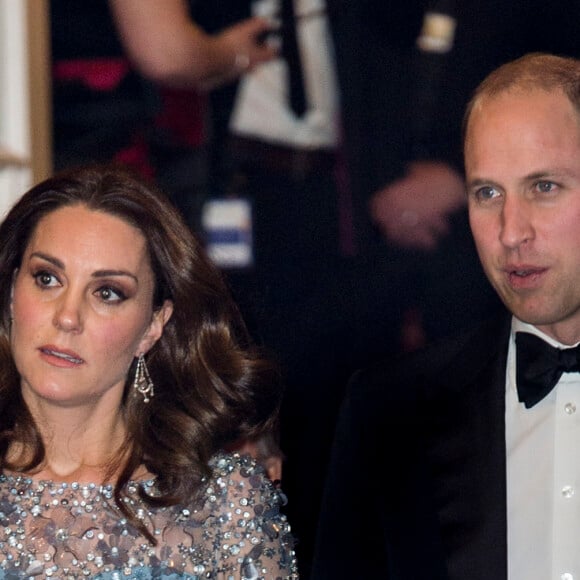 Le prince William, duc de Cambridge, et Kate Catherine Middleton (enceinte), duchesse de Cambridge assistent au spectacle "Royal Variety Performance" au théâtre Palladium de Londres le 24 novembre 2017.