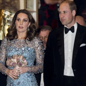 Le prince William, duc de Cambridge, et Kate Catherine Middleton (enceinte), duchesse de Cambridge assistent au spectacle "Royal Variety Performance" au théâtre Palladium de Londres le 24 novembre 2017.