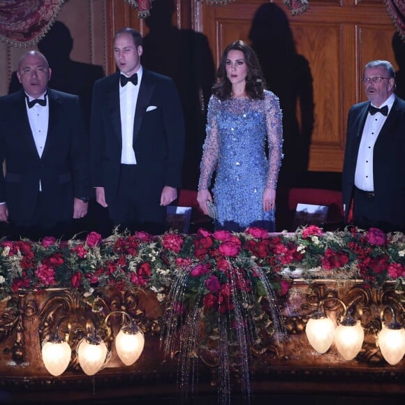 Le prince William, duc de Cambridge, et Kate Catherine Middleton (enceinte), duchesse de Cambridge assistent au spectacle "Royal Variety Performance" au théâtre Palladium de Londres le 24 novembre 2017.