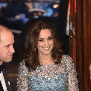 Le prince William, duc de Cambridge, et Kate Catherine Middleton (enceinte), duchesse de Cambridge assistent au spectacle "Royal Variety Performance" au théâtre Palladium de Londres le 24 novembre 2017.