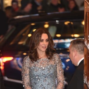 Le prince William, duc de Cambridge, et Kate Catherine Middleton (enceinte), duchesse de Cambridge assistent au spectacle "Royal Variety Performance" au théâtre Palladium de Londres le 24 novembre 2017.