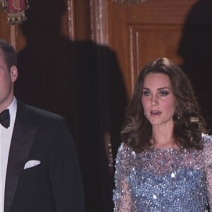 Le prince William, duc de Cambridge, et Kate Catherine Middleton (enceinte), duchesse de Cambridge assistent au spectacle "Royal Variety Performance" au théâtre Palladium de Londres le 24 novembre 2017.