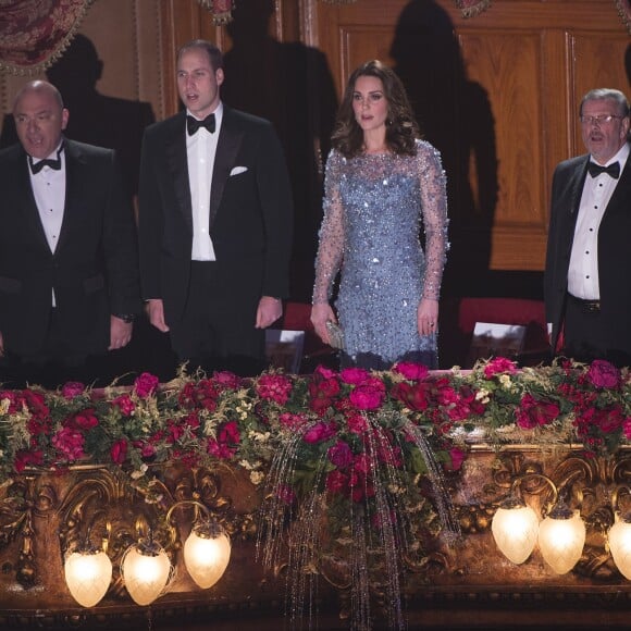 Le prince William, duc de Cambridge, et Kate Catherine Middleton (enceinte), duchesse de Cambridge assistent au spectacle "Royal Variety Performance" au théâtre Palladium de Londres le 24 novembre 2017.