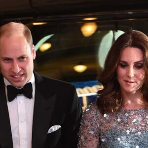 Le prince William, duc de Cambridge, et Kate Catherine Middleton (enceinte), duchesse de Cambridge assistent au spectacle "Royal Variety Performance" au théâtre Palladium de Londres le 24 novembre 2017.