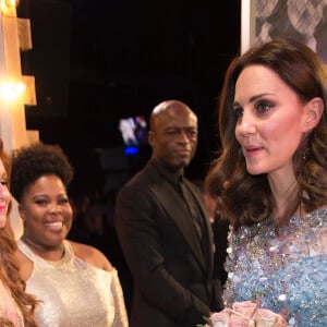 Le couple royal rencontre les artistes après le Spectacle - Le prince William, duc de Cambridge, et Kate Catherine Middleton (enceinte), duchesse de Cambridge assistent au spectacle "Royal Variety Performance" au théâtre Palladium de Londres le 24 novembre 2017.