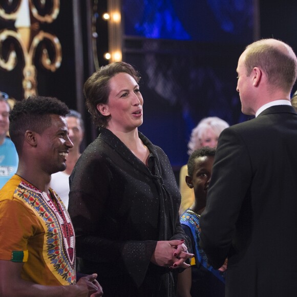 Le couple royal rencontre les artistes après le Spectacle - Le prince William, duc de Cambridge, et Kate Catherine Middleton (enceinte), duchesse de Cambridge assistent au spectacle "Royal Variety Performance" au théâtre Palladium de Londres le 24 novembre 2017.