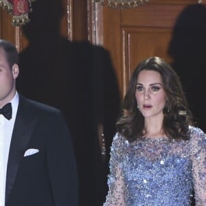 Le prince William, duc de Cambridge, et Kate Catherine Middleton (enceinte), duchesse de Cambridge assistent au spectacle "Royal Variety Performance" au théâtre Palladium de Londres le 24 novembre 2017.