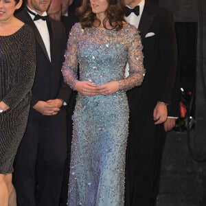 Le prince William, duc de Cambridge, et Kate Catherine Middleton (enceinte), duchesse de Cambridge assistent au spectacle "Royal Variety Performance" au théâtre Palladium de Londres le 24 novembre 2017.