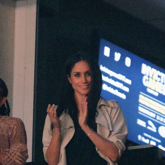 Meghan Markle avec sa mère Doria Ragland, à sa droite, lors de la cérémonie de clôture des 3e Invictus Games, le 30 septembre 2017 à Toronto.