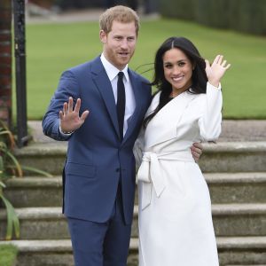 Le prince Harry et Meghan Markle dans les jardins de Kensington Palace après l'annonce de leurs fiançailles le 27 novembre 2017.