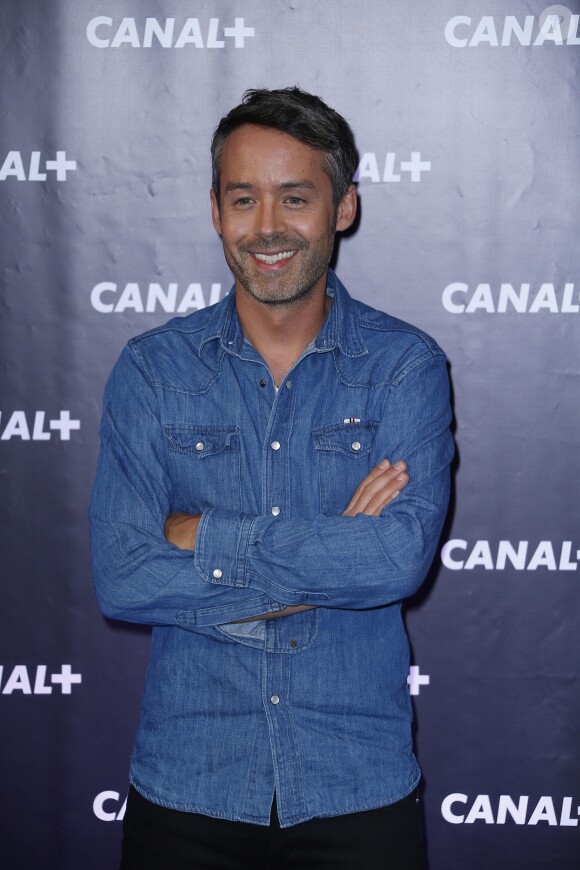 Yann Barthès lors de la conférence de presse de rentrée 2013-2014 de Canal+ à l'Electric Club le 28 août 2013.
