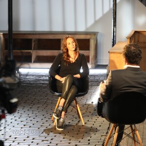 Vanessa Demouy lors de l'enregistrement de l'émission "Animaux Stars", présentée par Bernard Montiel à Paris. L'émission sera diffusée samedi 2 décembre à 18h30 sur la chaîne Animaux.
