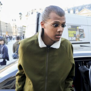 Le chanteur Stromae au défilé de mode "Louis Vuitton" collection prêt-à-porter Printemps-Eté 2017 lors de la Fashion Week de Paris, place Vendôme à Paris, France, le 5 octobre 2016. © Agence/Bestimage