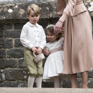 Le prince George et la princesse Charlotte de Cambridge étaient page et demoiselle d'honneur au mariage de Pippa Middleton et James Matthews le 20 mai 2017 à Englefield.