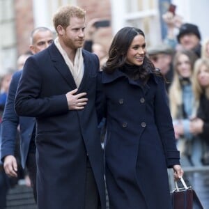 Le prince Harry et Meghan Markle en mission officielle quatre jours après leurs fiançailles à Nottingham le 1er decembre 2017.