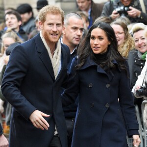 Le prince Harry et Meghan Markle en mission officielle quatre jours après leurs fiançailles à Nottingham le 1er decembre 2017.