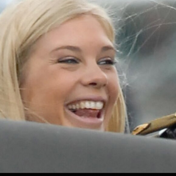 Chelsy Davy avec le prince Harry lors de la remise de ses ailes en mai 2010 sur une base de la RAF.