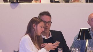 Julien Courbet complice avec sa fille, l'émotion de la veuve de Jean Rochefort