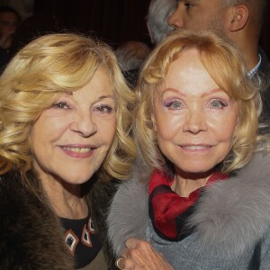 Nicoletta et Isabelle Aubret - Grand rendez-vous national des Pères Noël verts du Secours Populaire pour le lancement des tournées solidaires France, Europe et monde, en présence des marraines et parrains, ainsi que des membres du Club des partenaires solidaires. Au Musée des Arts Forains, à Paris, le 4 décembre 2017. © CVS/Bestimage