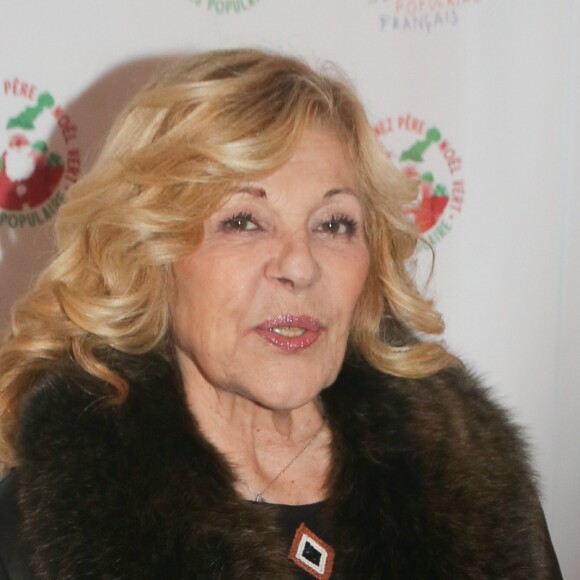 Nicoletta - Grand rendez-vous national des Pères Noël verts du Secours Populaire pour le lancement des tournées solidaires France, Europe et monde, en présence des marraines et parrains, ainsi que des membres du Club des partenaires solidaires. Au Musée des Arts Forains, à Paris, le 4 décembre 2017. © CVS/Bestimage